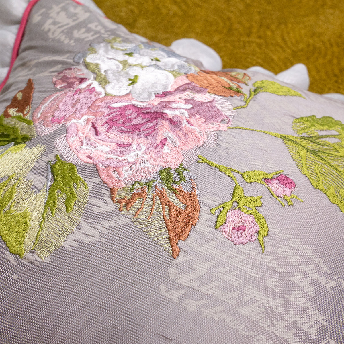 コラージュクッション Silk Rose Embroidery with Double Frill #A
